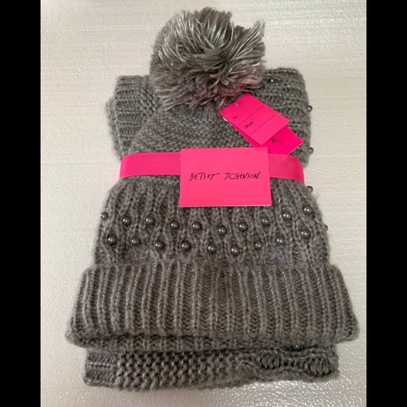 betsey johnson snood and beanie